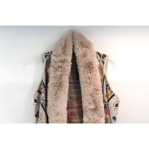 On Blue Sweater Vest Faux and Fringe Trim Accent Womens size S/M Beige Aztec - Picture 3 of 8